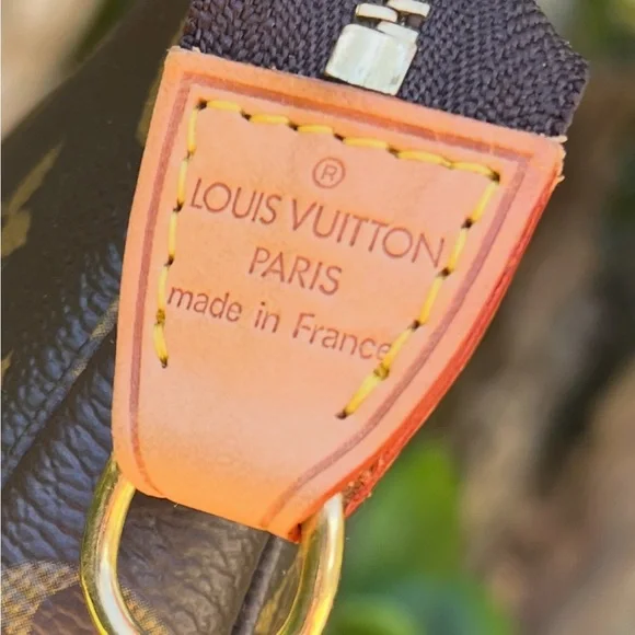 Louis Vuitton Pouch Monogram - Picture 14 of 16
